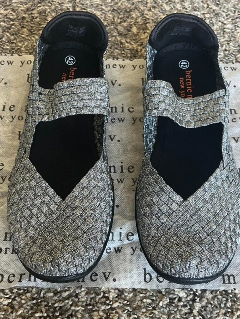 Bernie Mev Women's Silver Gray Mary Jane Flats Size 11 Shiny Comfy Chic Everyday